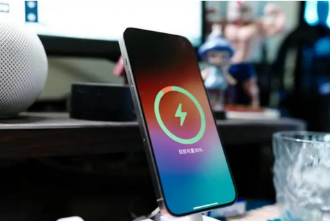 崖州苹果15换屏服务分享用什么充电器给iPhone15充电更好 